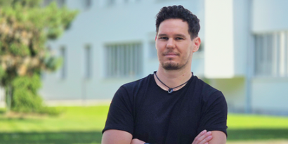 Researcher Patrick Rodler with dark hair  and dark t-shirt smiling at the camera.